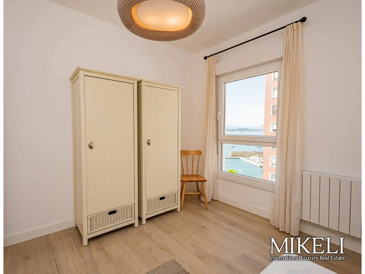 Schlafzimmer von Wohnung zur Miete in Santander mit Heizung und Möbliert