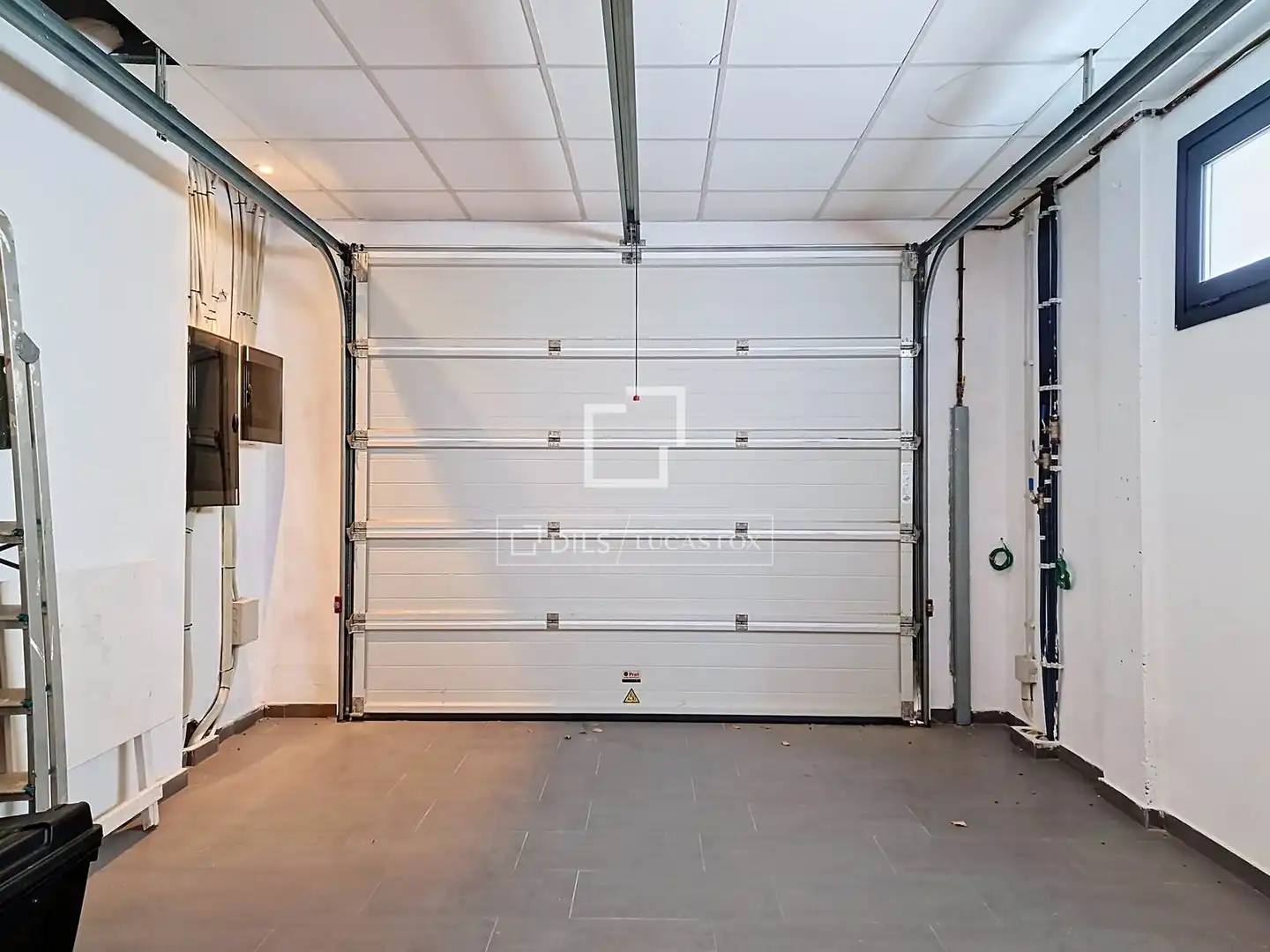 Parkplatz von Haus oder Chalet zum Verkauf in Vilanova i la Geltrú mit Klimaanlage, Heizung und Privatgarten