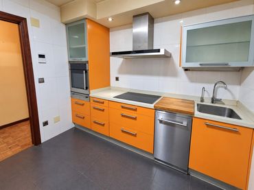 Piso con balcón en venta en Calle ROSAL