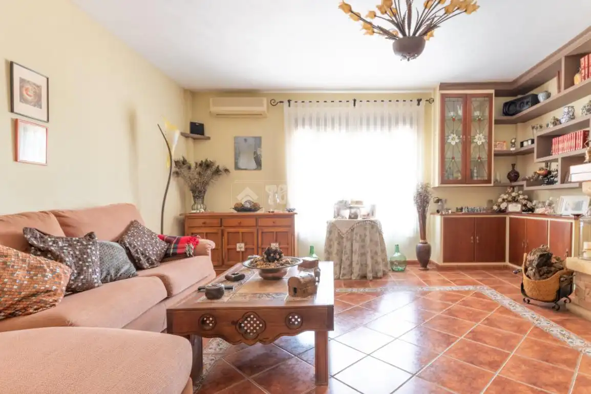 Sala d'estar de Casa o xalet en venda en Alhaurín de la Torre amb Aire condicionat i Piscina