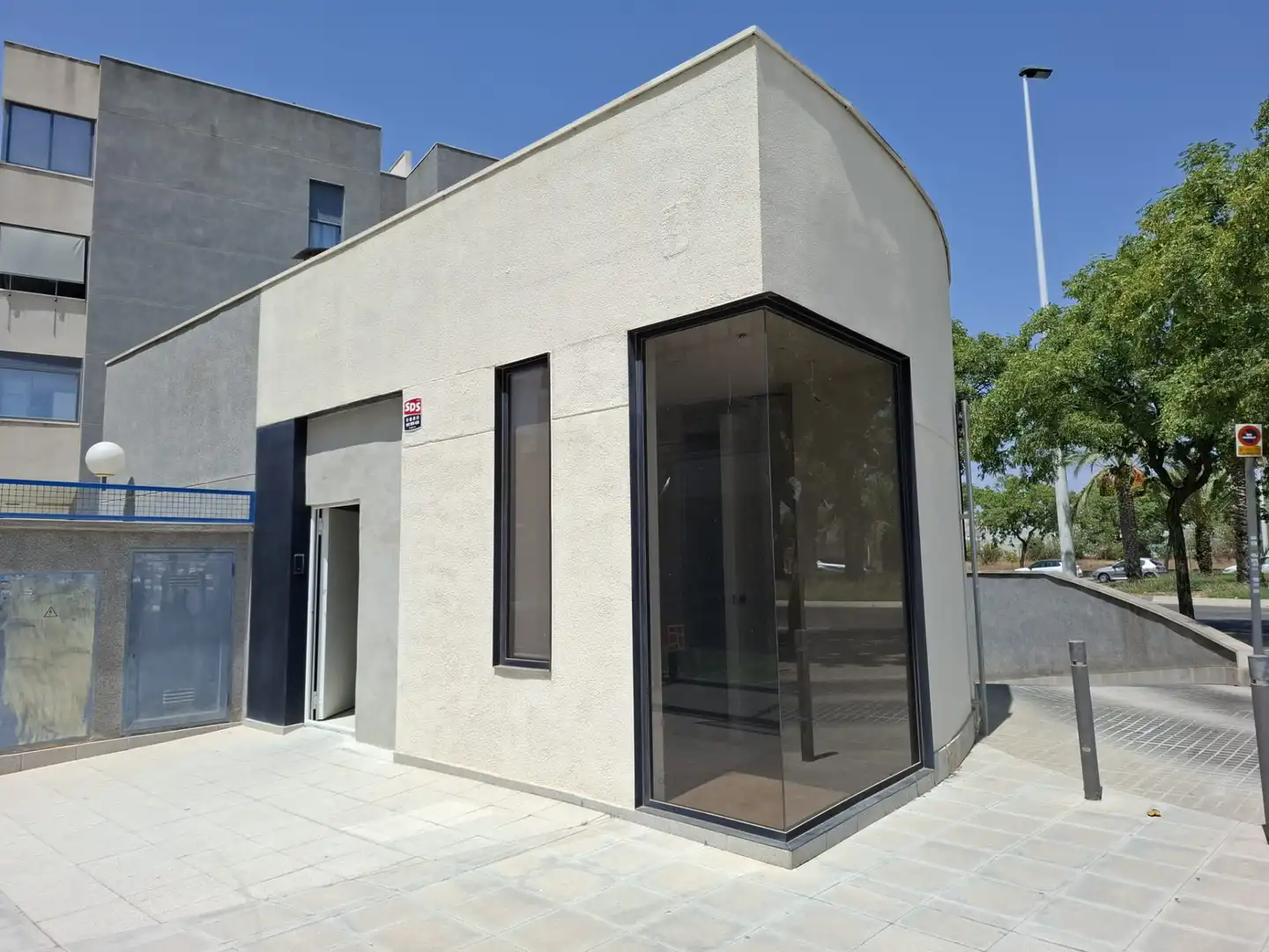 Exterior view of Commercial properties for rent in Elche / Elx  with Air Conditioner