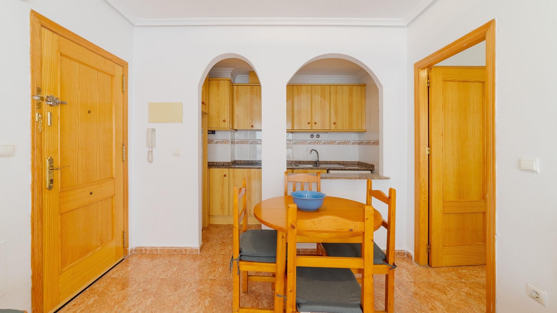 Cuina de Apartament en venda en Torrevieja amb Piscina comunitària