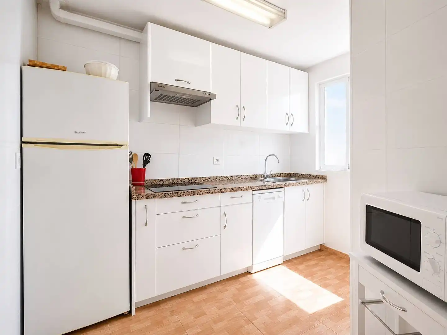 Cocina de Casa adosada en venta en Estepona con Jardín privado, Terraza y Piscina