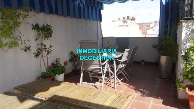 Terrasse von Dachboden zum Verkauf in Linares mit Klimaanlage, Heizung und Privatgarten