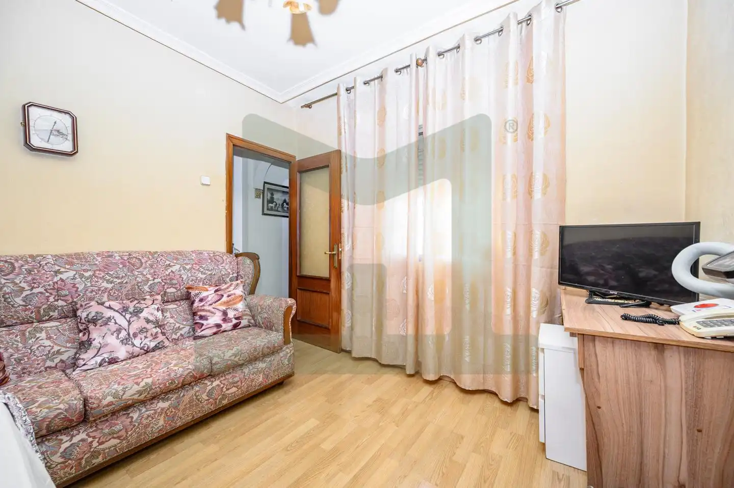 Sala d'estar de Pis en venda en Madrid amb Calefacció, Moblat i Internet