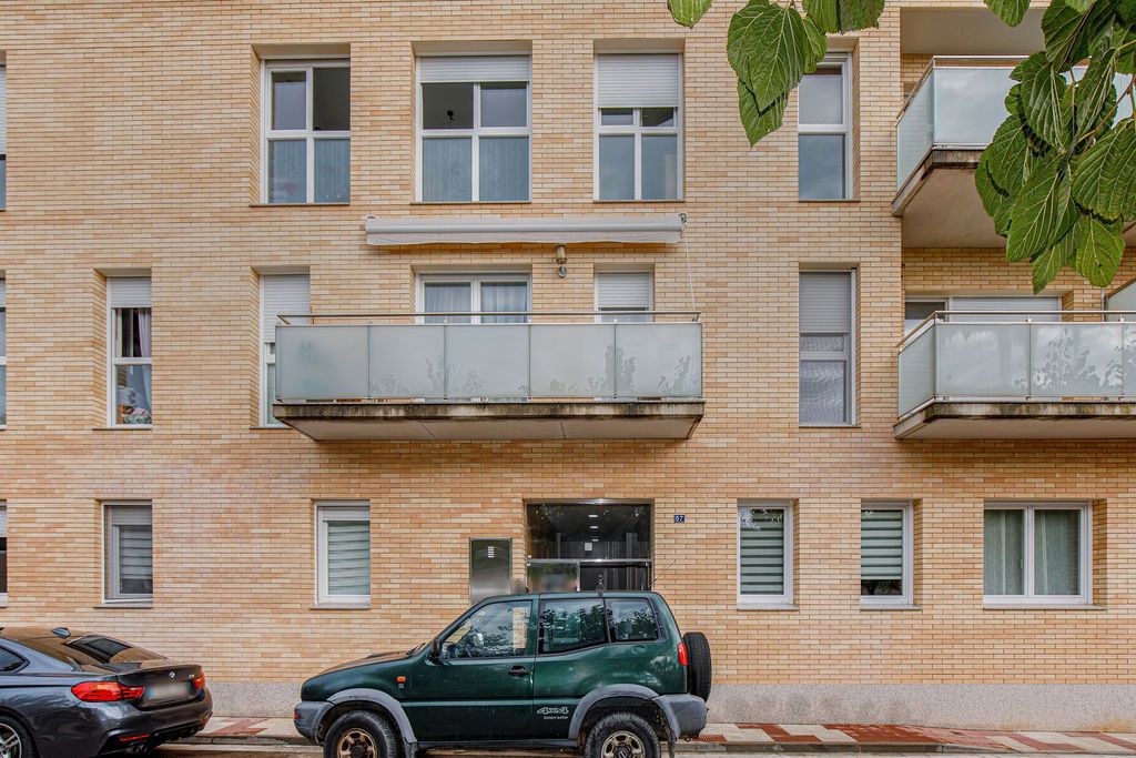 Vista exterior de Pis en venda en Llagostera