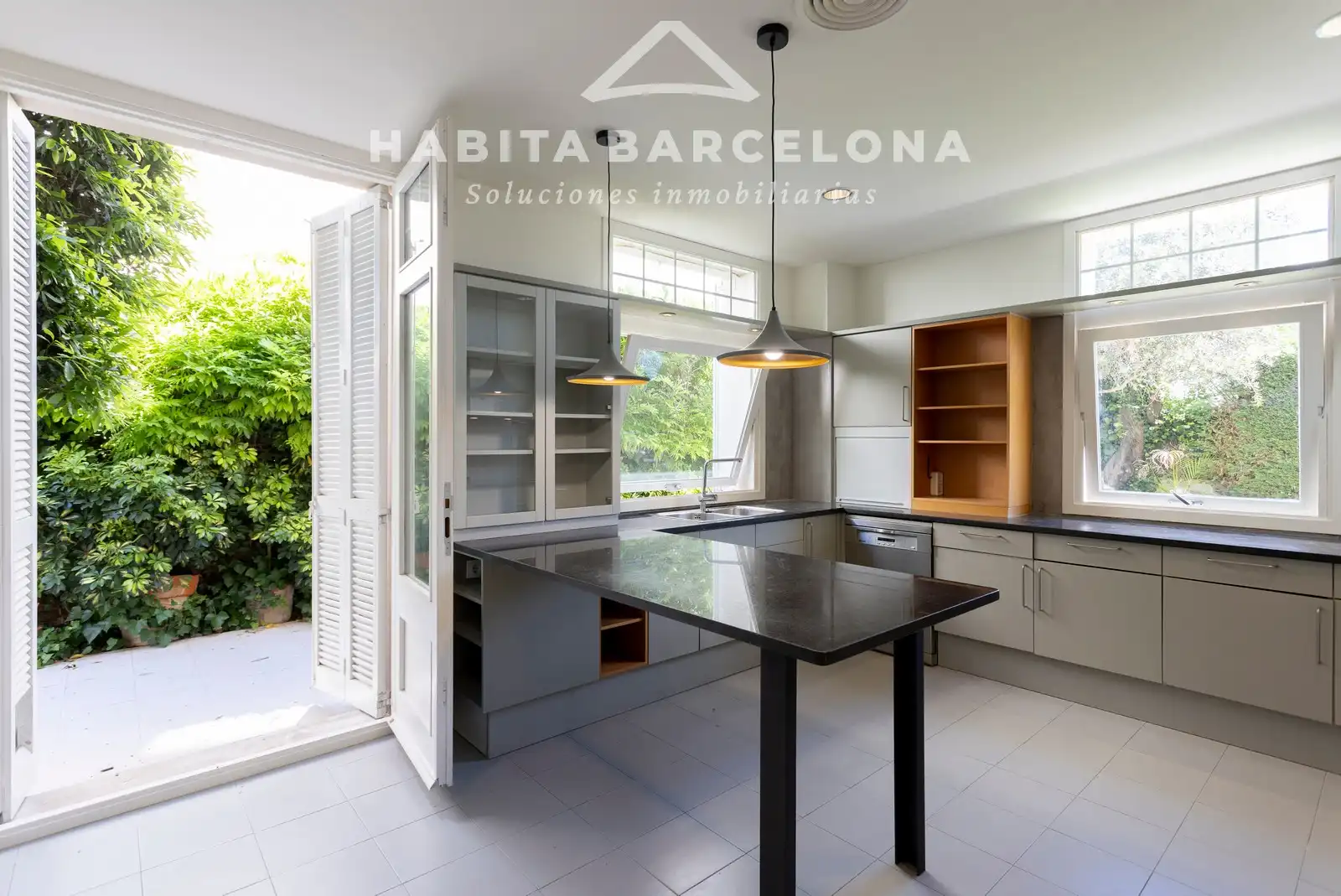 Cuina de Casa o xalet de lloguer en Barcelona amb Aire condicionat, Calefacció i Jardí privat