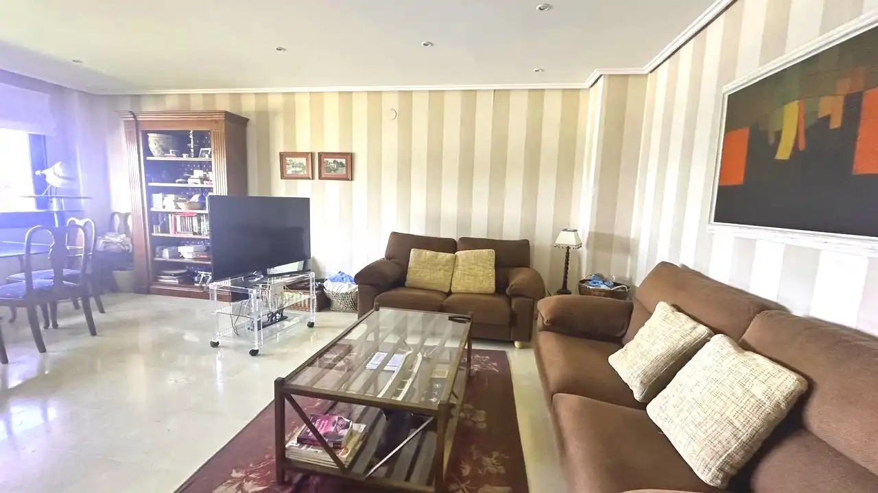 Sala d'estar de Pis en venda en Castro-Urdiales amb Calefacció, Moblat i Piscina comunitària