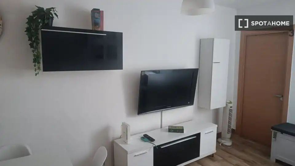 Sala d'estar de Pis per a compartir en Almería amb Aire condicionat, Terrassa i Moblat