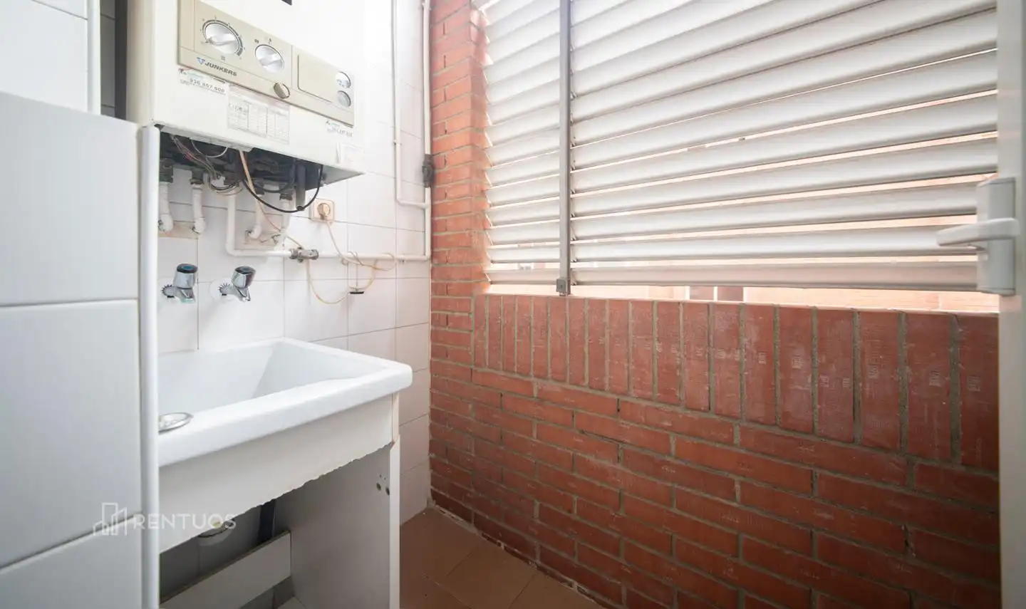 Badezimmer von Wohnung zur Miete in Sant Joan Despí mit Parkett, Abstellraum und Möbliert
