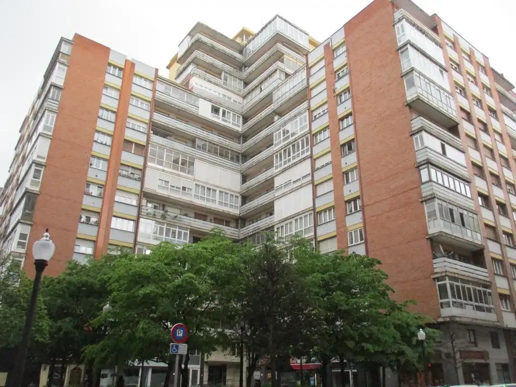 Vista exterior de Piso en venta en Gijón  con Calefacción, Parquet y Terraza