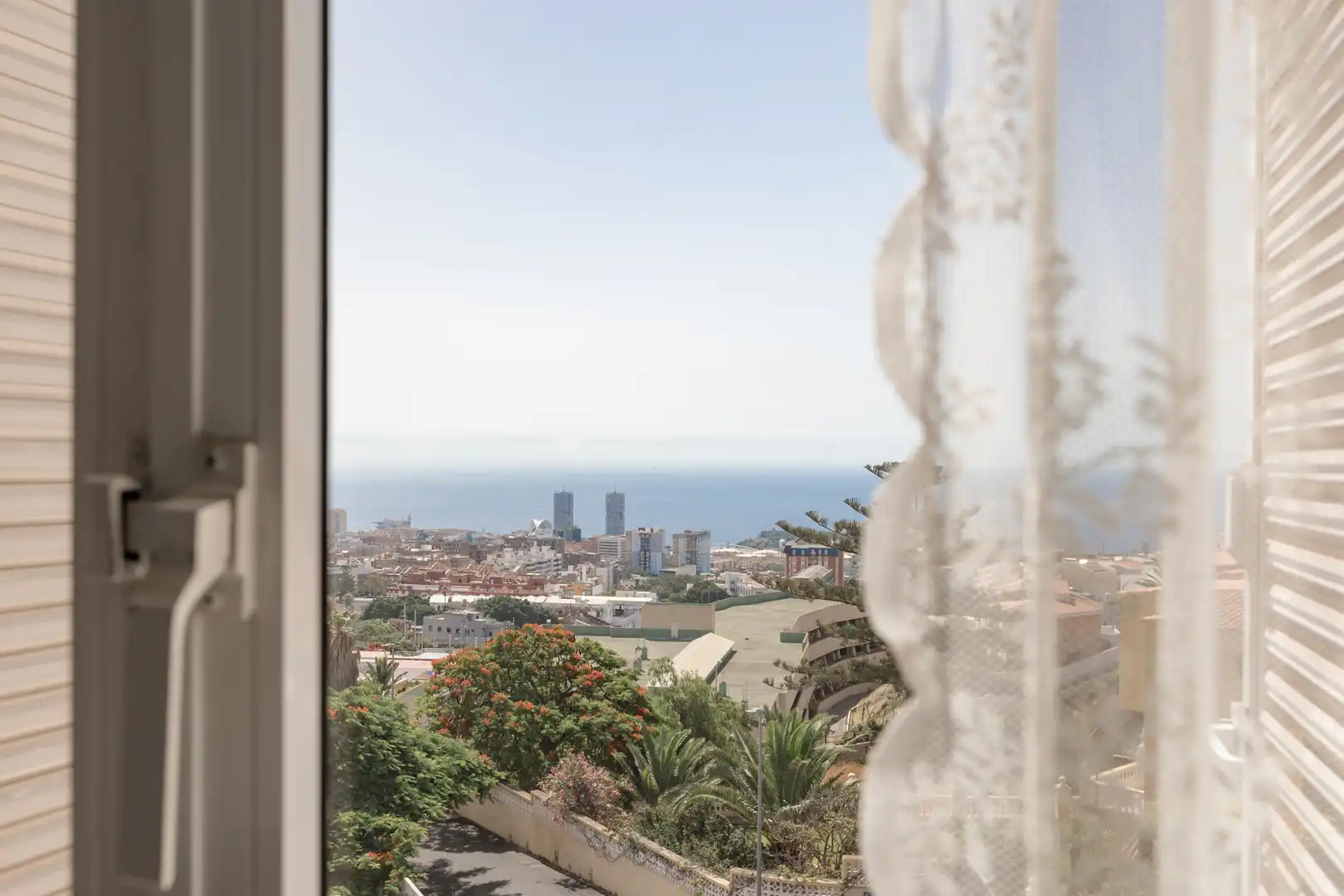 Habitación de Casa adosada en venta en Santa Cruz de Tenerife con Jardín privado, Horno y Balcón