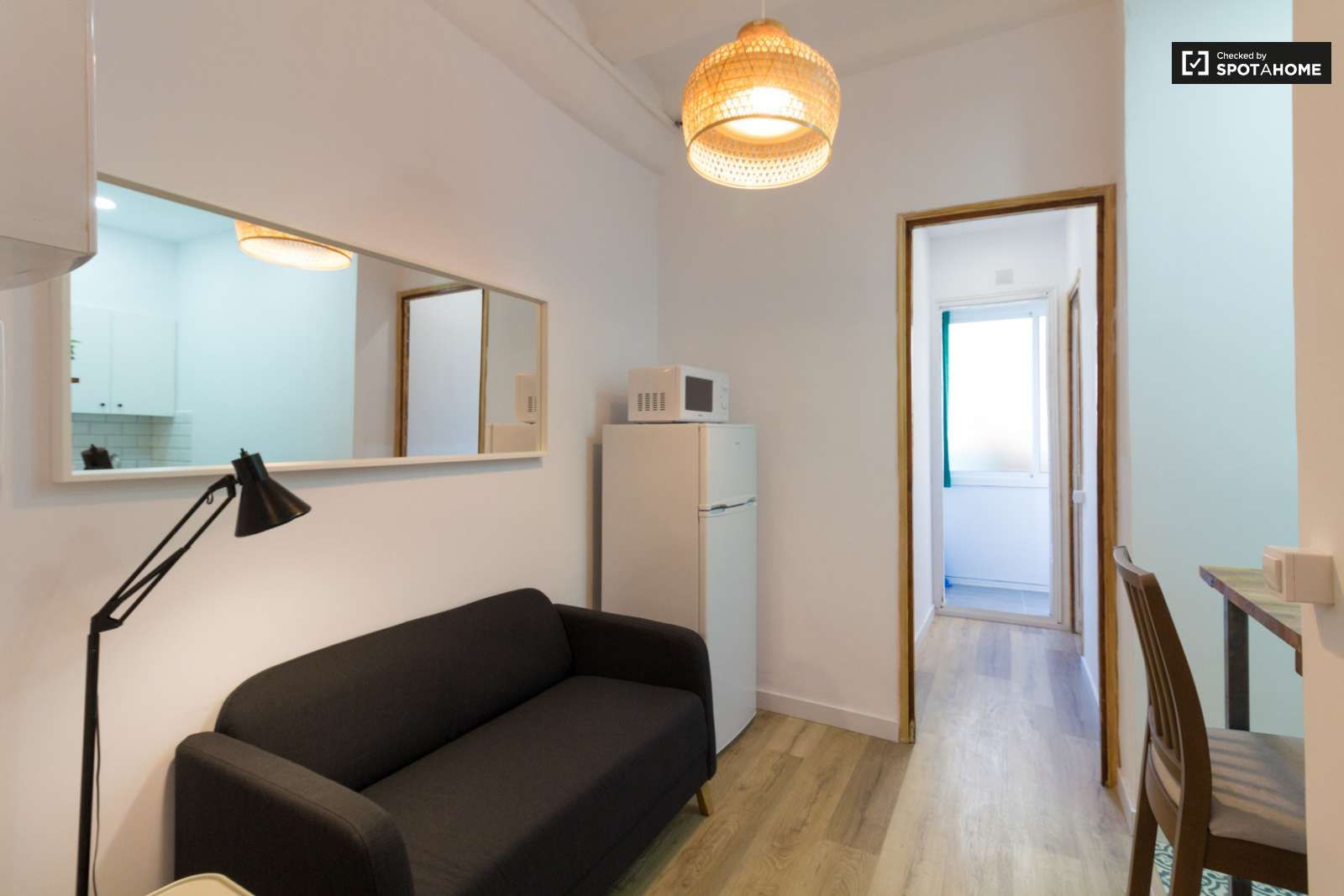 Bedroom of Apartment to share in  Barcelona Capital  with Air Conditioner, Heating and Terrace