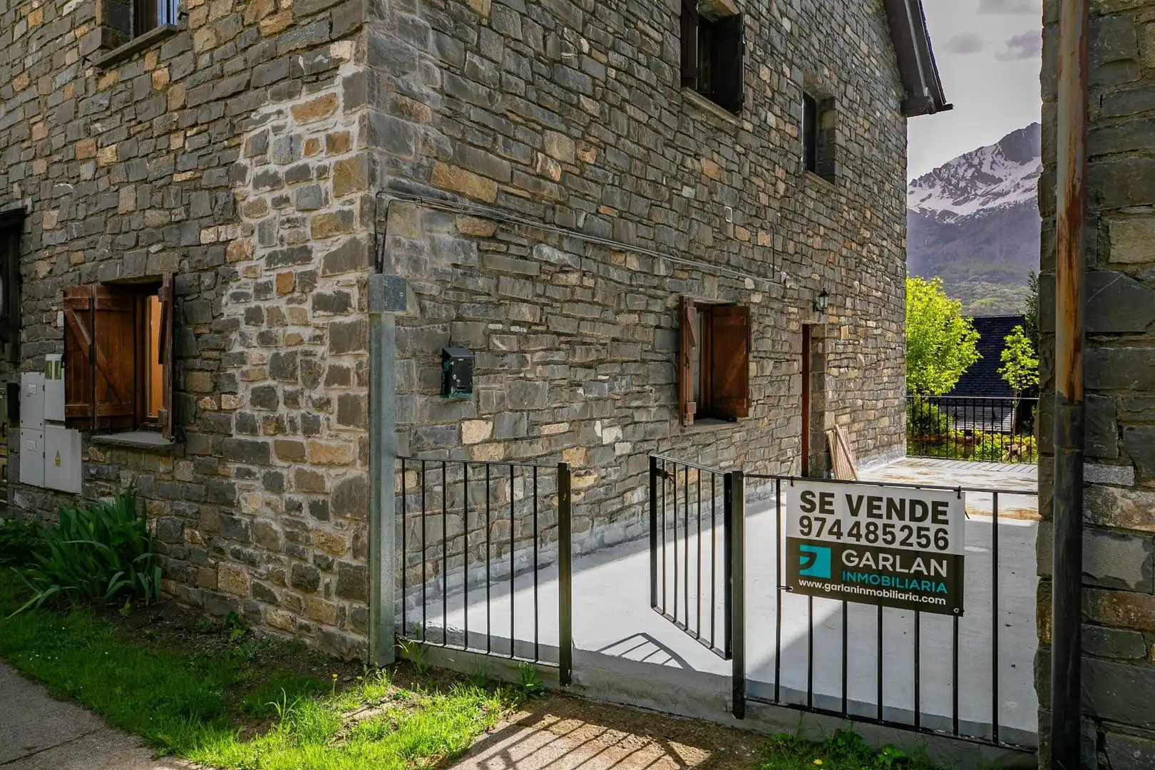 Vista exterior de Piso en venta en Biescas con Calefacción, Jardín privado y Terraza
