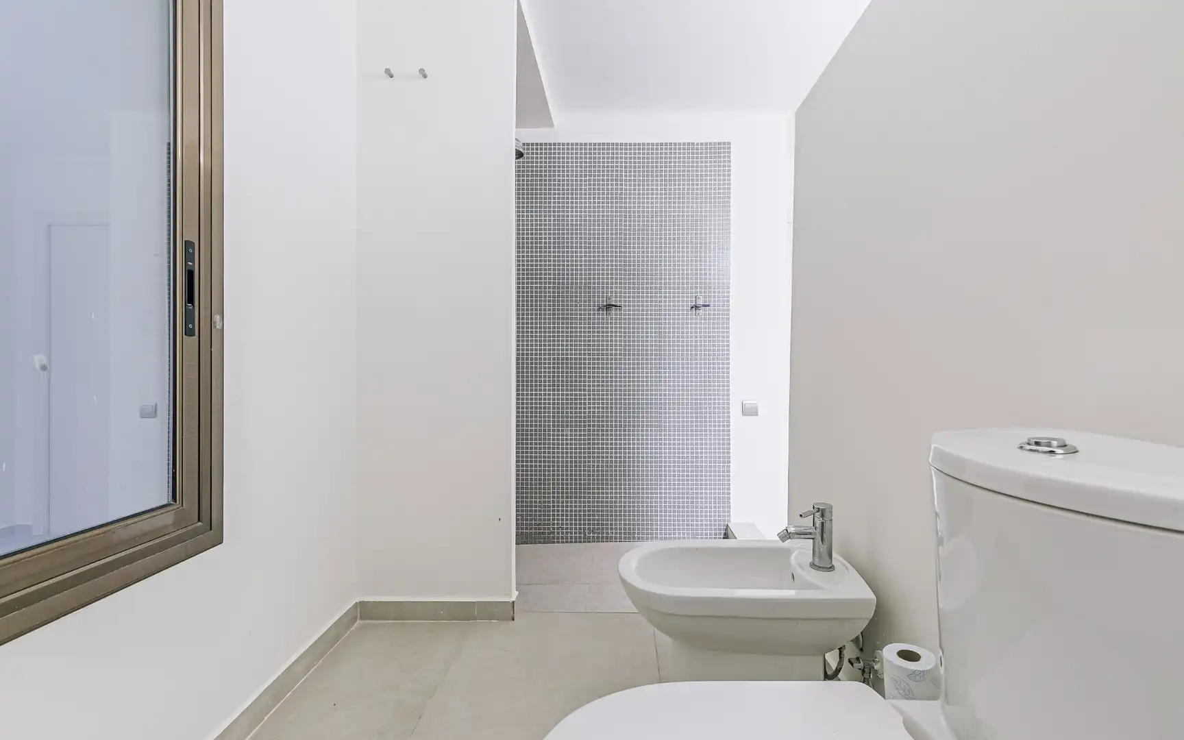 Badezimmer von Wohnung zum Verkauf in Barcelona mit Klimaanlage, Heizung und Möbliert