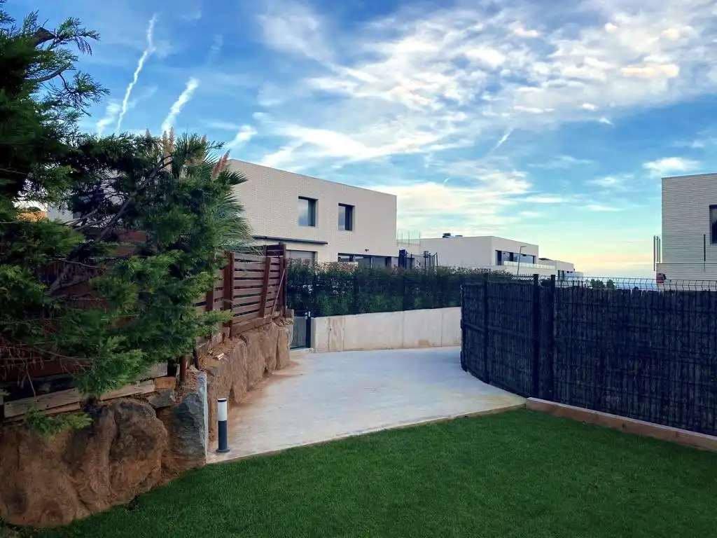 Jardín de Casa adosada en venta en Mataró con Aire acondicionado, Calefacción y Jardín privado