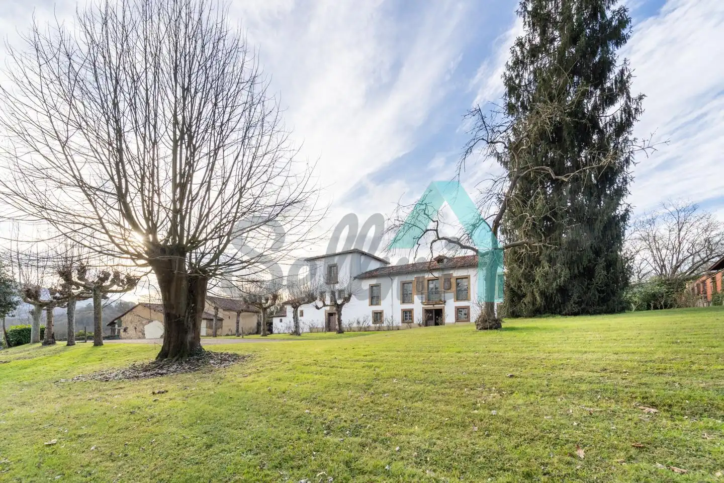 Vista exterior de Casa o chalet en venta en Oviedo  con Jardín privado y Balcón