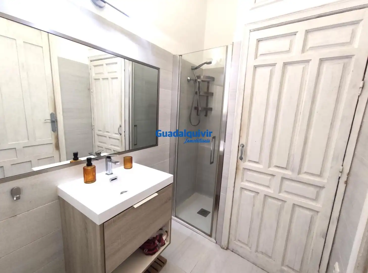 Bathroom of Apartments for rent in Sevilla  with Air Conditioner, Heating and Storage room