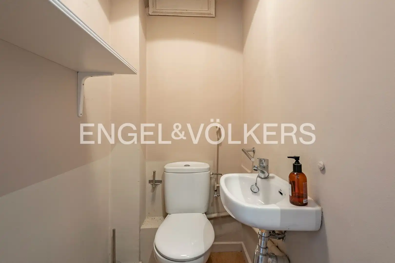 Baño de Piso en venta en Barcelona con Calefacción y Terraza