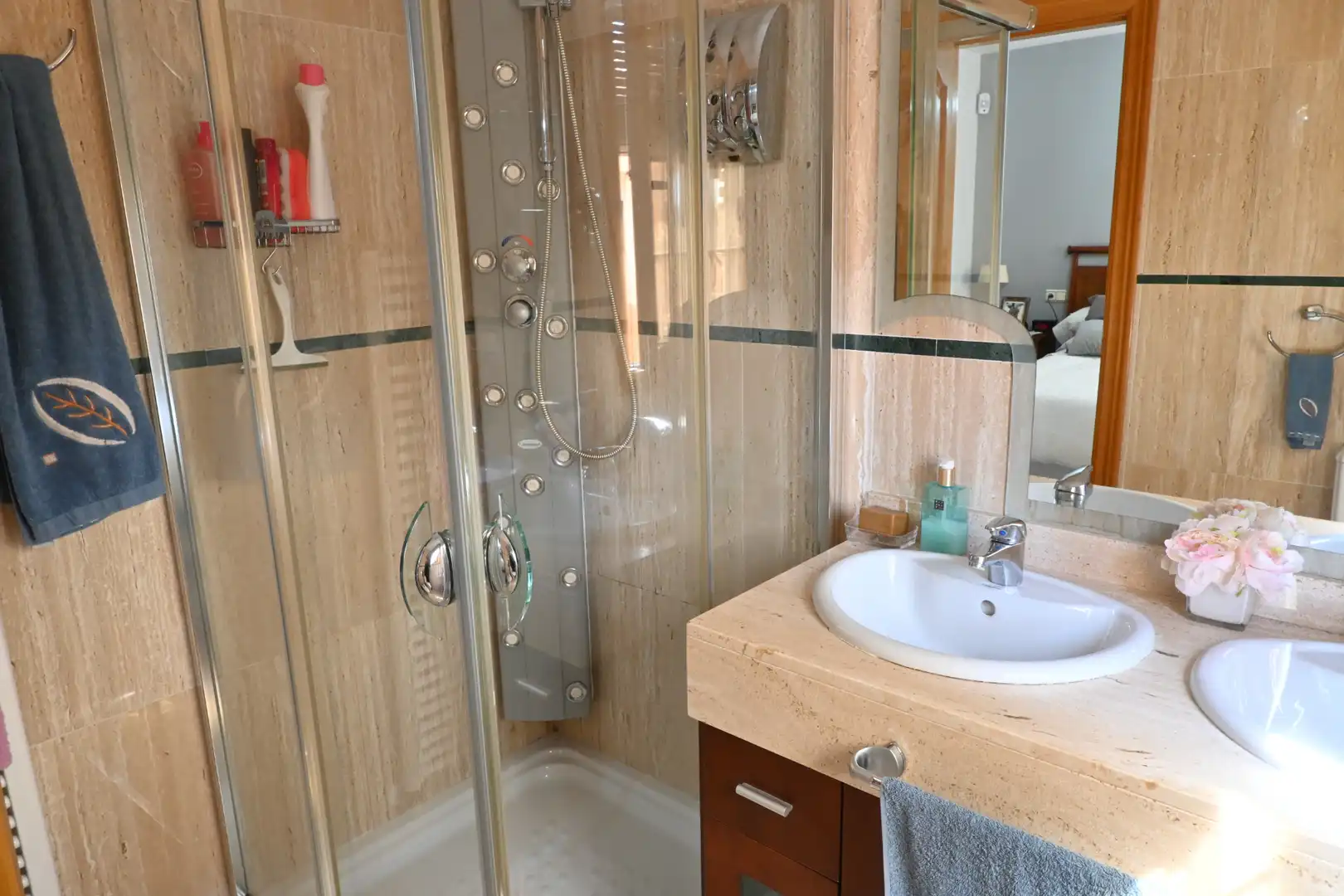 Baño de Casa adosada en venta en Las Gabias con Aire acondicionado, Calefacción y Terraza