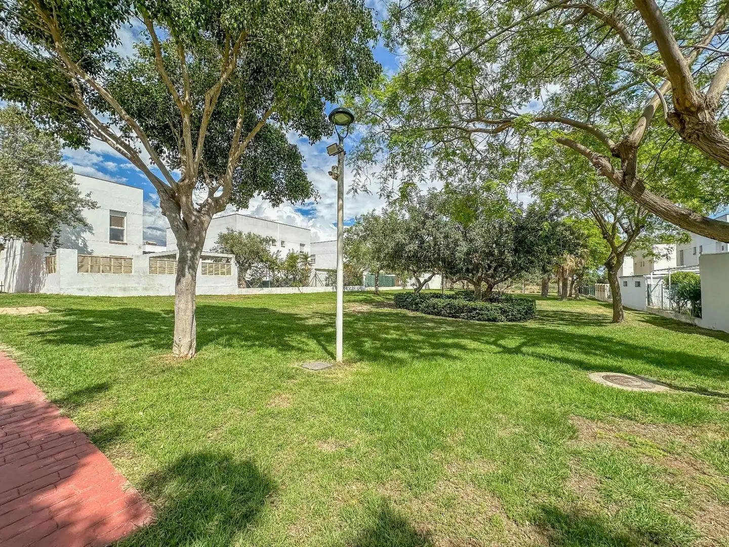 Vista exterior de Piso en venta en Almería con Aire acondicionado, Terraza y Balcón