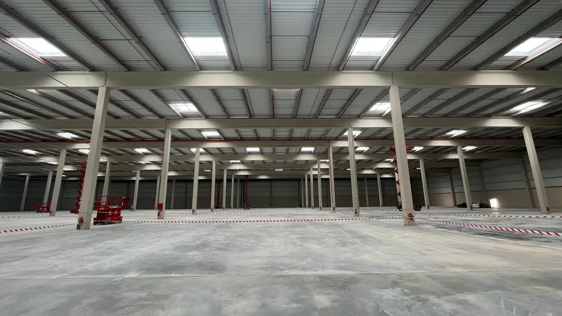Nave industrielle avec ascenseur à louer à Carrer del Gresol