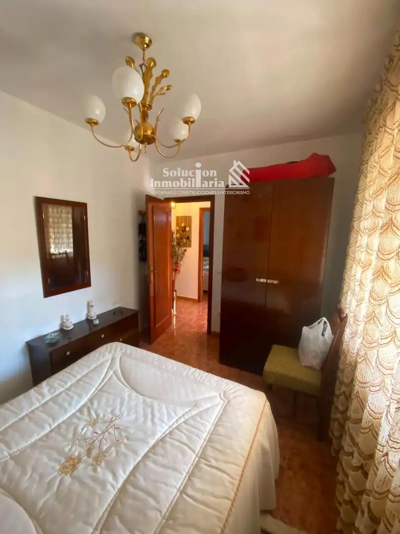 Dormitori de Casa o xalet en venda en Calvarrasa de Arriba amb Traster i Moblat