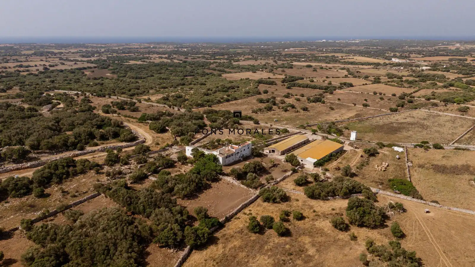 Casa rústica amb terrassa en venda a Cami de Son Saura