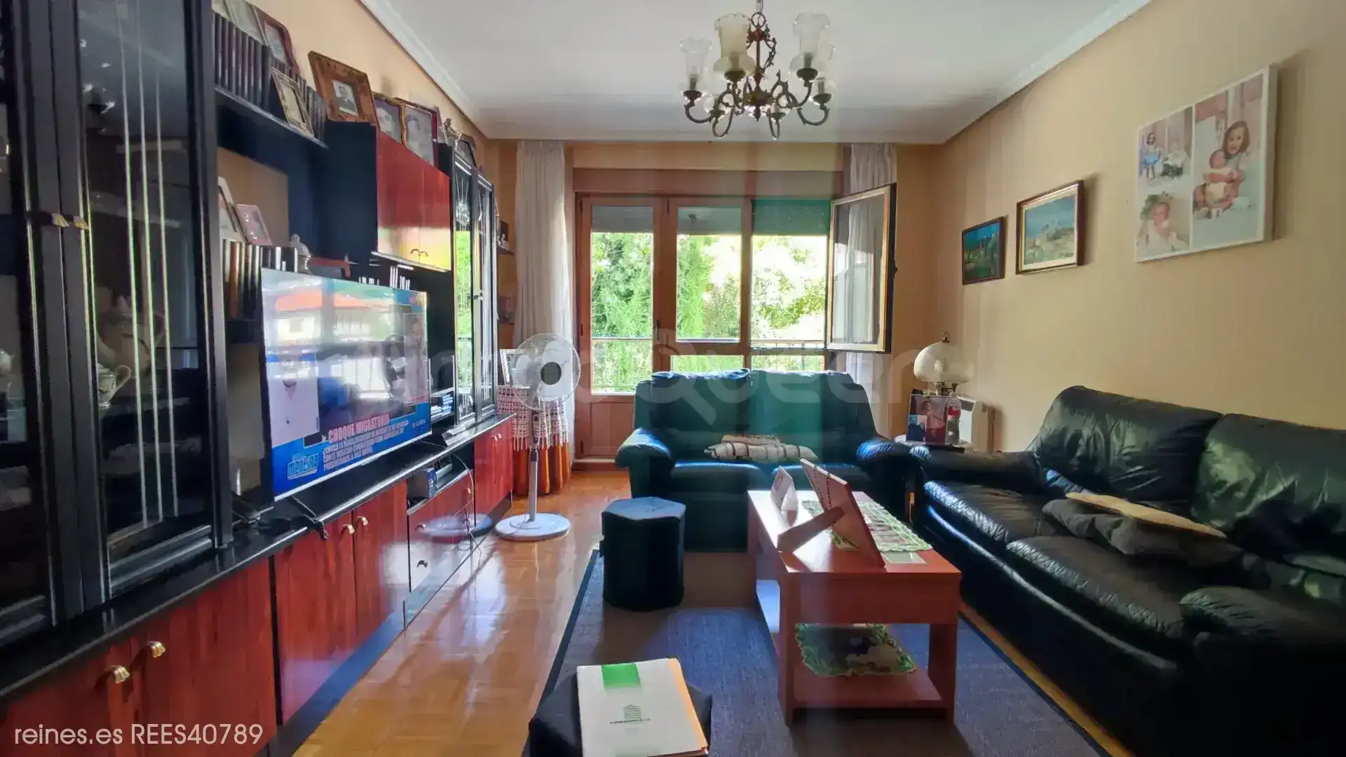 Sala d'estar de Pis en venda en Mieres (Asturias) amb Calefacció, Terrassa i Moblat