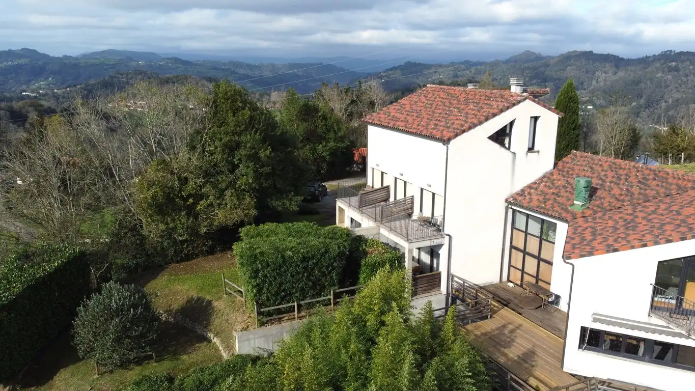Vista exterior de Casa o xalet en venda en Cabranes amb Aire condicionat, Calefacció i Jardí privat