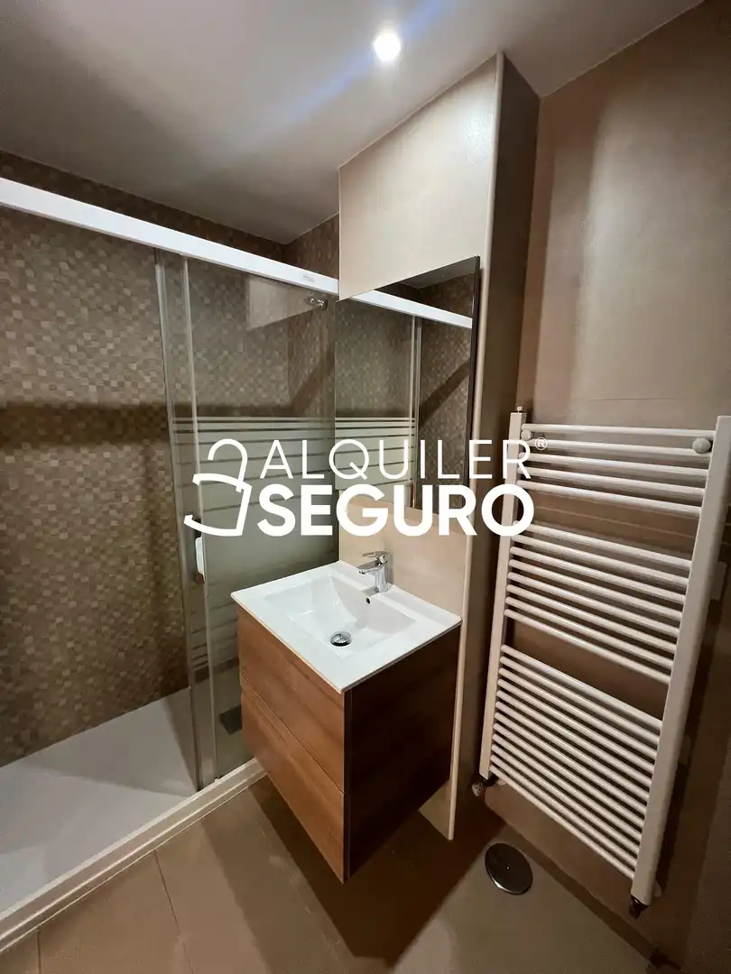 Bathroom of Flat for rent in San Sebastián de los Reyes  with Air Conditioner, Heating and Terrace