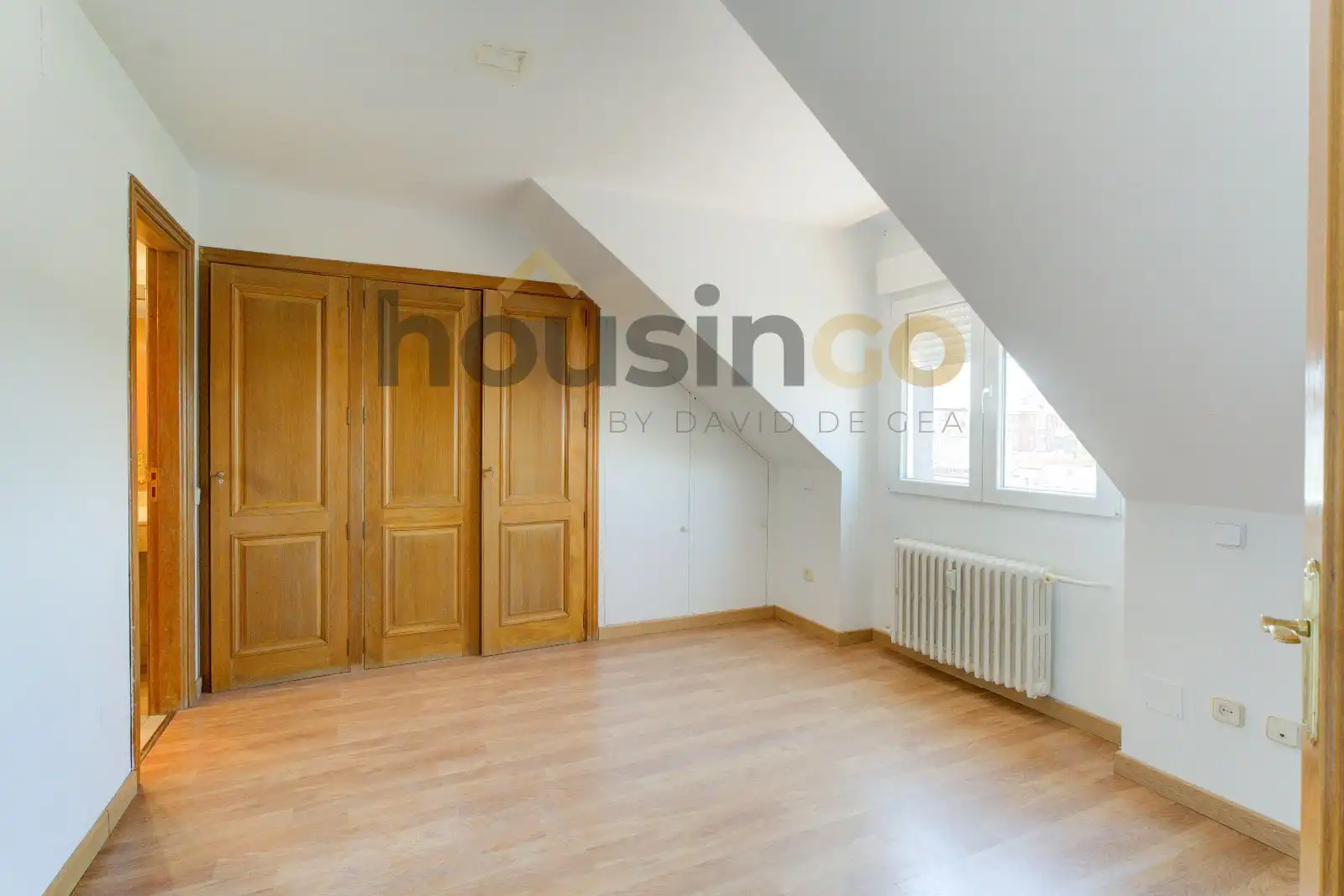 Schlafzimmer von Dachboden zur Miete in Madrid mit Klimaanlage und Terrasse