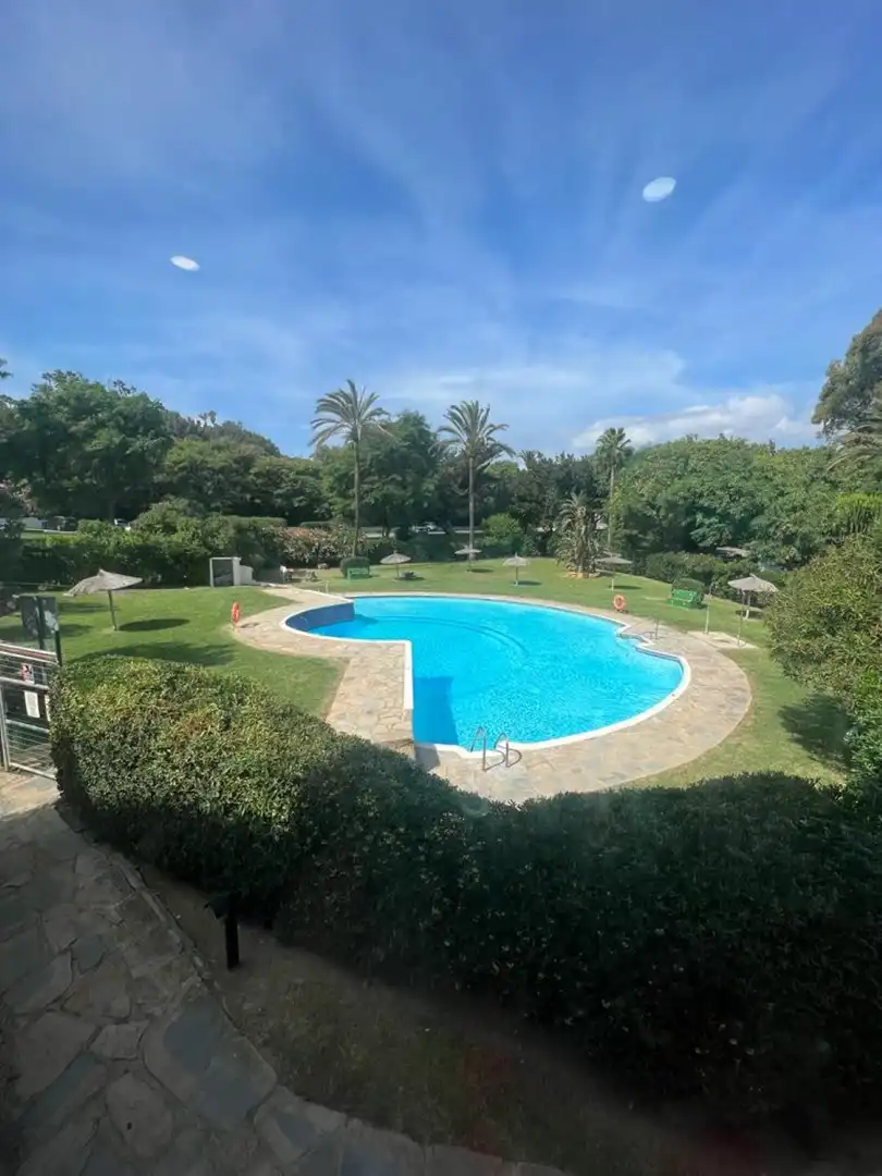 Schwimmbecken von Wohnungen zur Miete in Estepona mit Klimaanlage, Terrasse und Schwimmbad