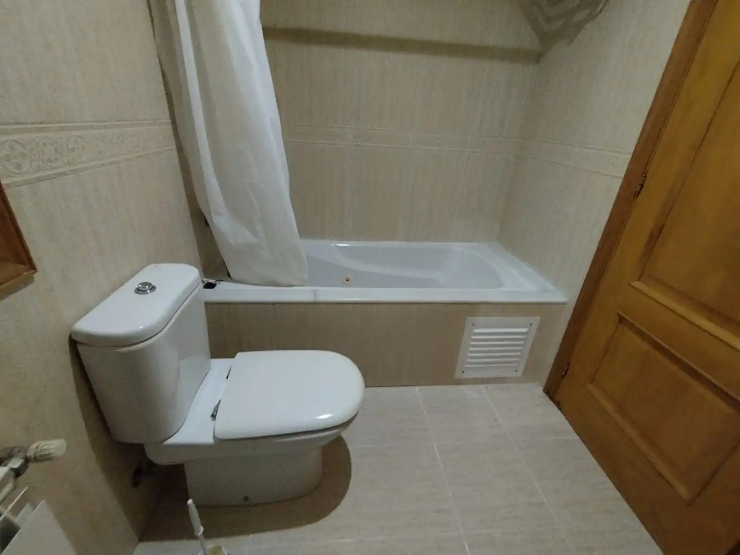 Bany de Pis de lloguer en Culleredo amb Calefacció, Parquet i Moblat