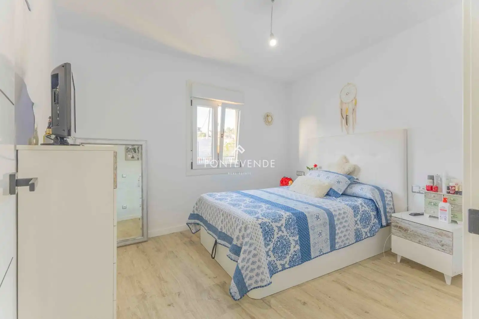 Dormitori de Casa adosada en venda en Pontevedra Capital  amb Calefacció, Terrassa i Traster