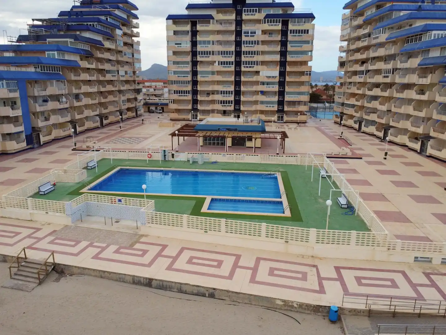 Piscina de Apartament de lloguer en La Manga del Mar Menor amb Calefacció, Terrassa i Piscina comunitària