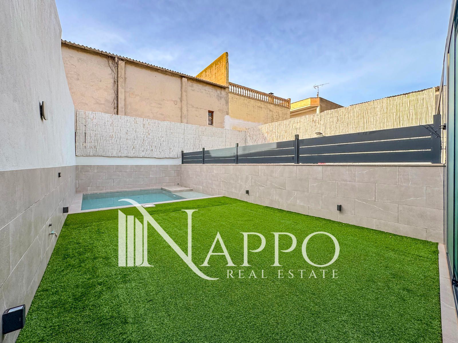 Exterior view of Single-family semi-detached for sale in  Palma de Mallorca  with Air Conditioner, Heating and Private garden
