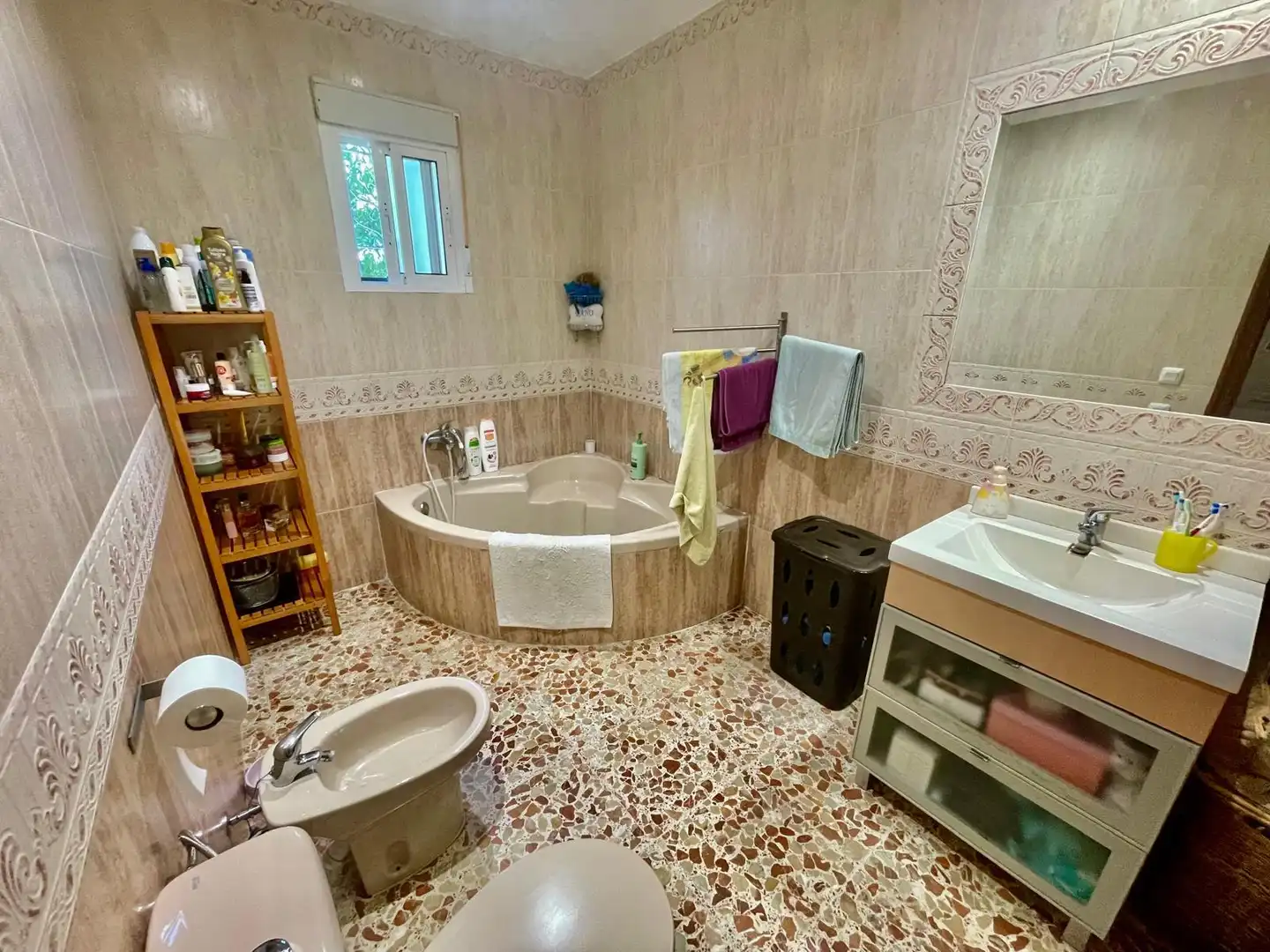 Bany de Casa o xalet en venda en Córdoba amb Aire condicionat, Jardí privat i Terrassa