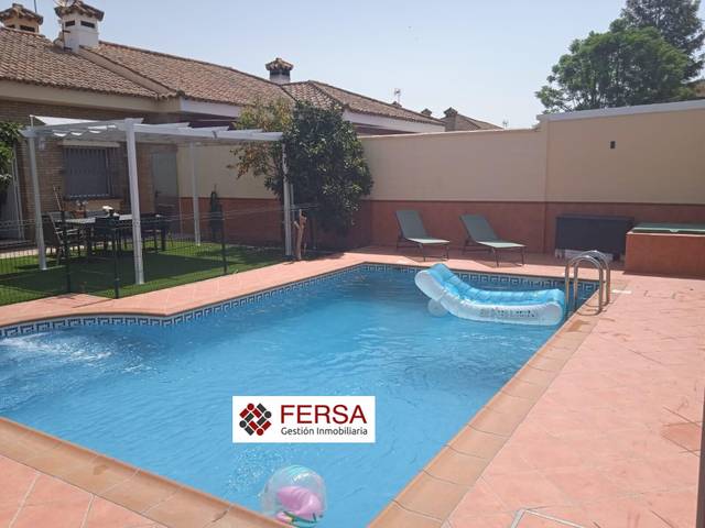 Casa-chalet en Alquiler en Cuatro Pinos - El Carmen