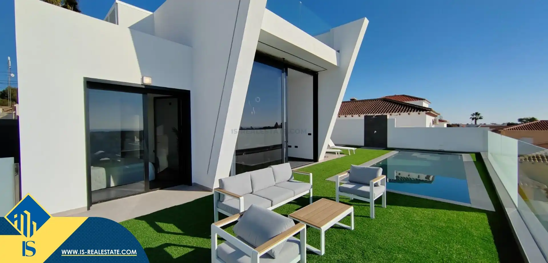 Chalet con piscina en venta en Centro