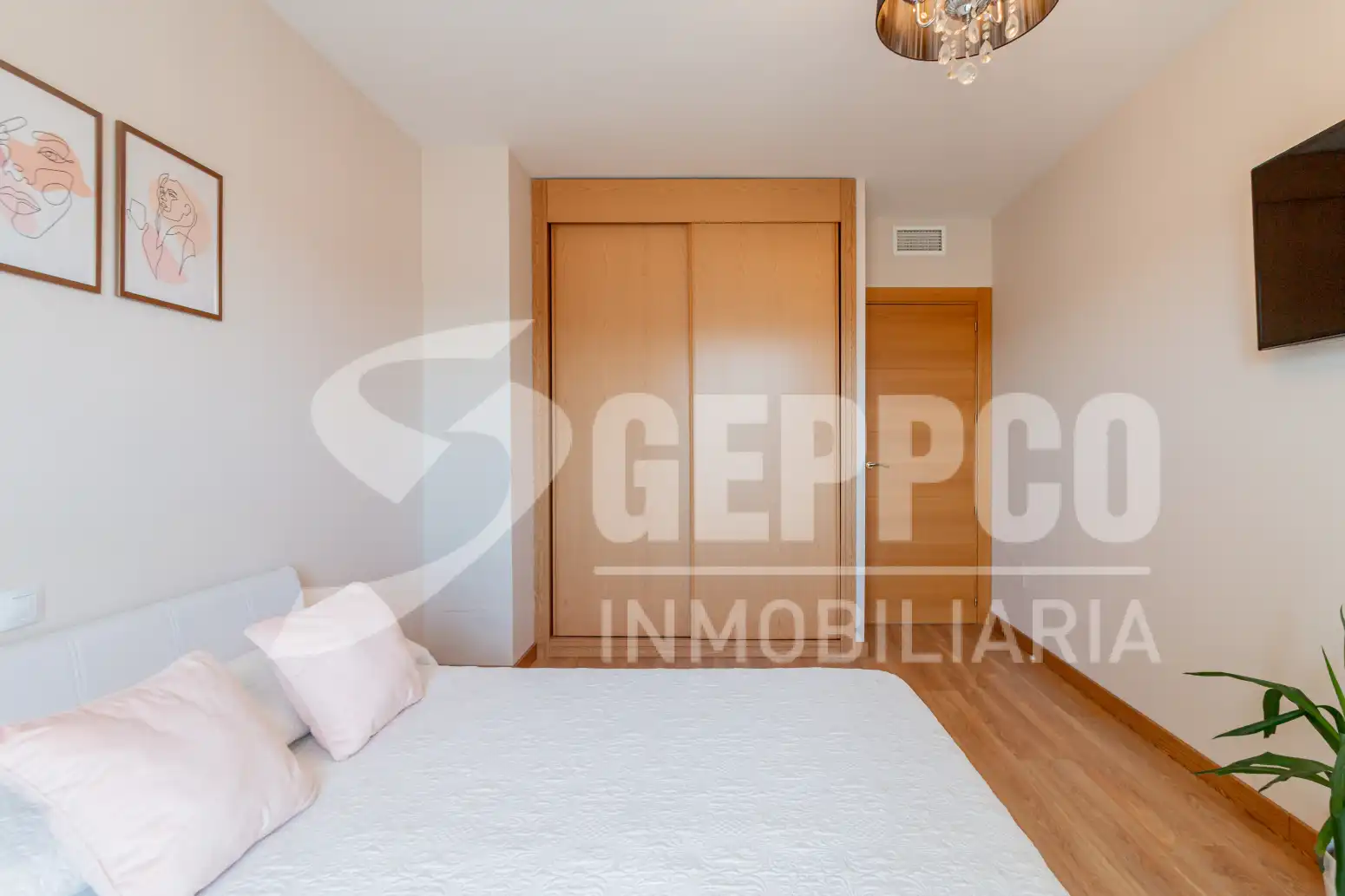 Habitación de Casa adosada en venta en Alcalá de Henares con Calefacción, Terraza y Piscina comunitaria