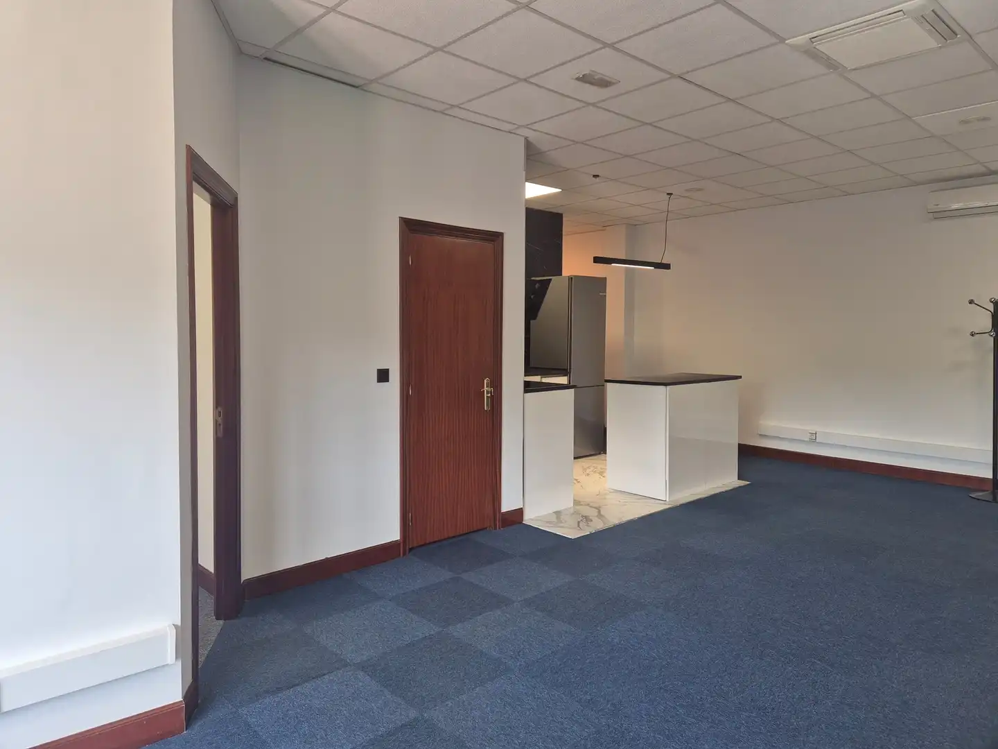 Büro zur Miete in Loiu mit Klimaanlage und Terrasse