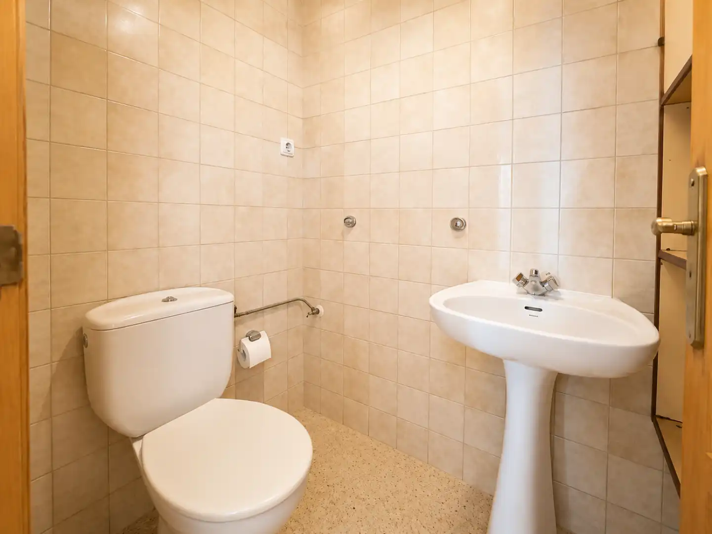 Bathroom of Flat for sale in Torrelavega   with Heating, Private garden and Parquet flooring