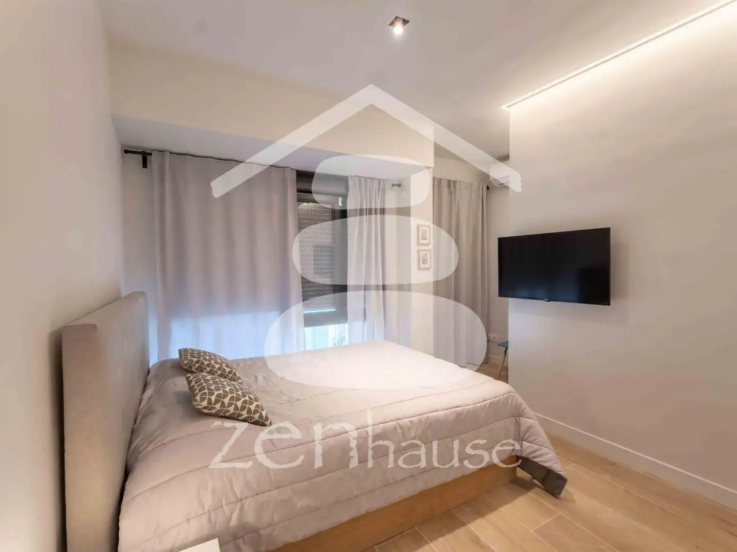 Bedroom of Flat for rent in Madrid  with Air Conditioner and Heating