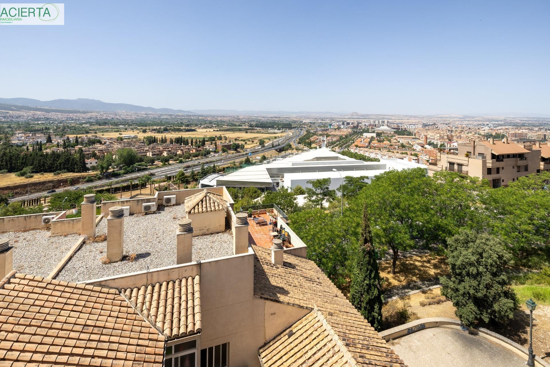 Vista exterior de Casa adosada en venta en  Granada Capital con Aire acondicionado, Calefacción y Terraza