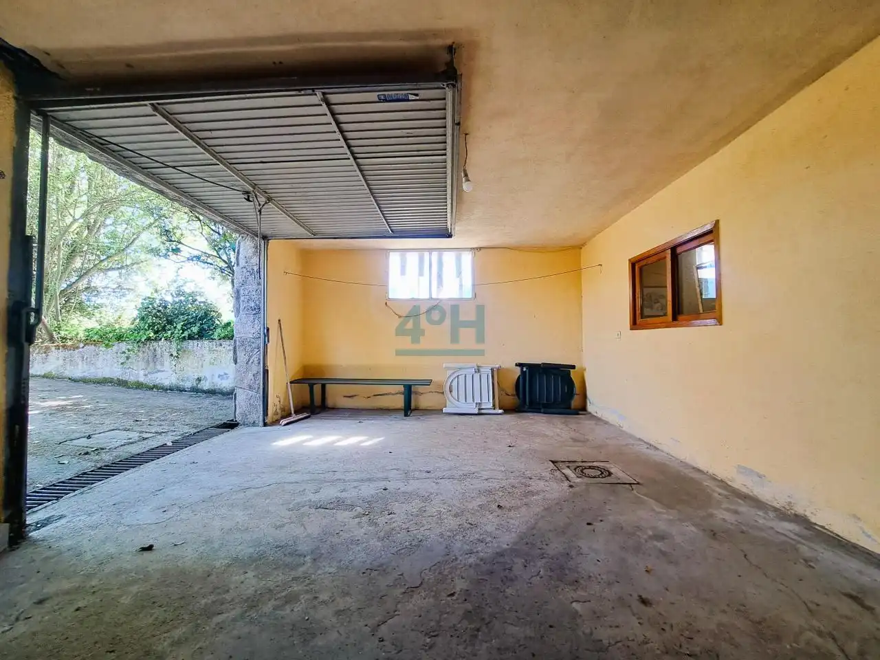 Aparcament de Casa o xalet en venda en San Cibrao das Viñas amb Calefacció, Jardí privat i Terrassa