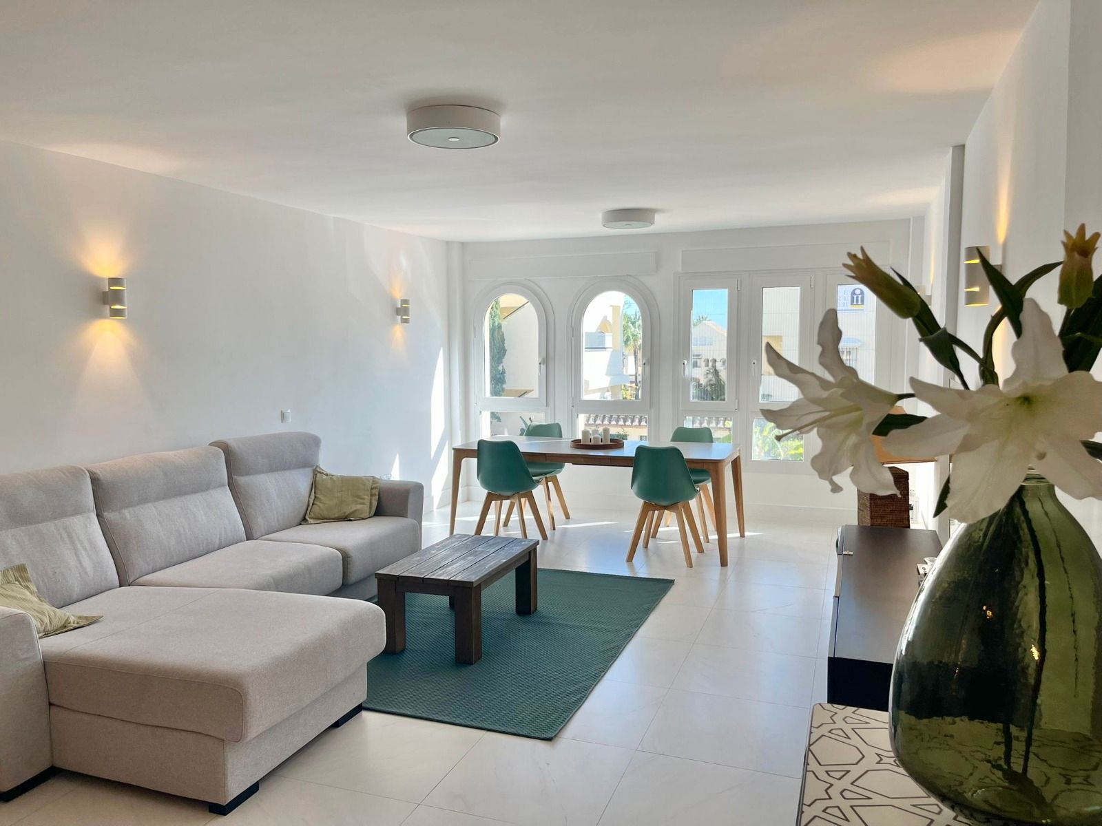 Sala de estar de Dúplex de alquiler en Marbella con Aire acondicionado, Terraza y Amueblado
