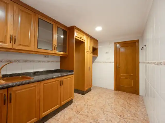 Kitchen of Flat for sale in Burjassot  with Private garden and Balcony