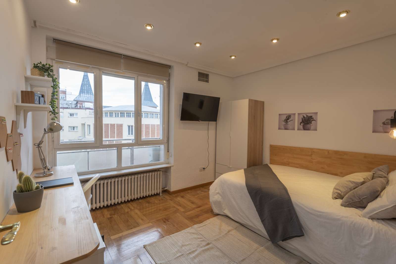 Bedroom of Flat to share in  Madrid Capital  with Air Conditioner and Terrace