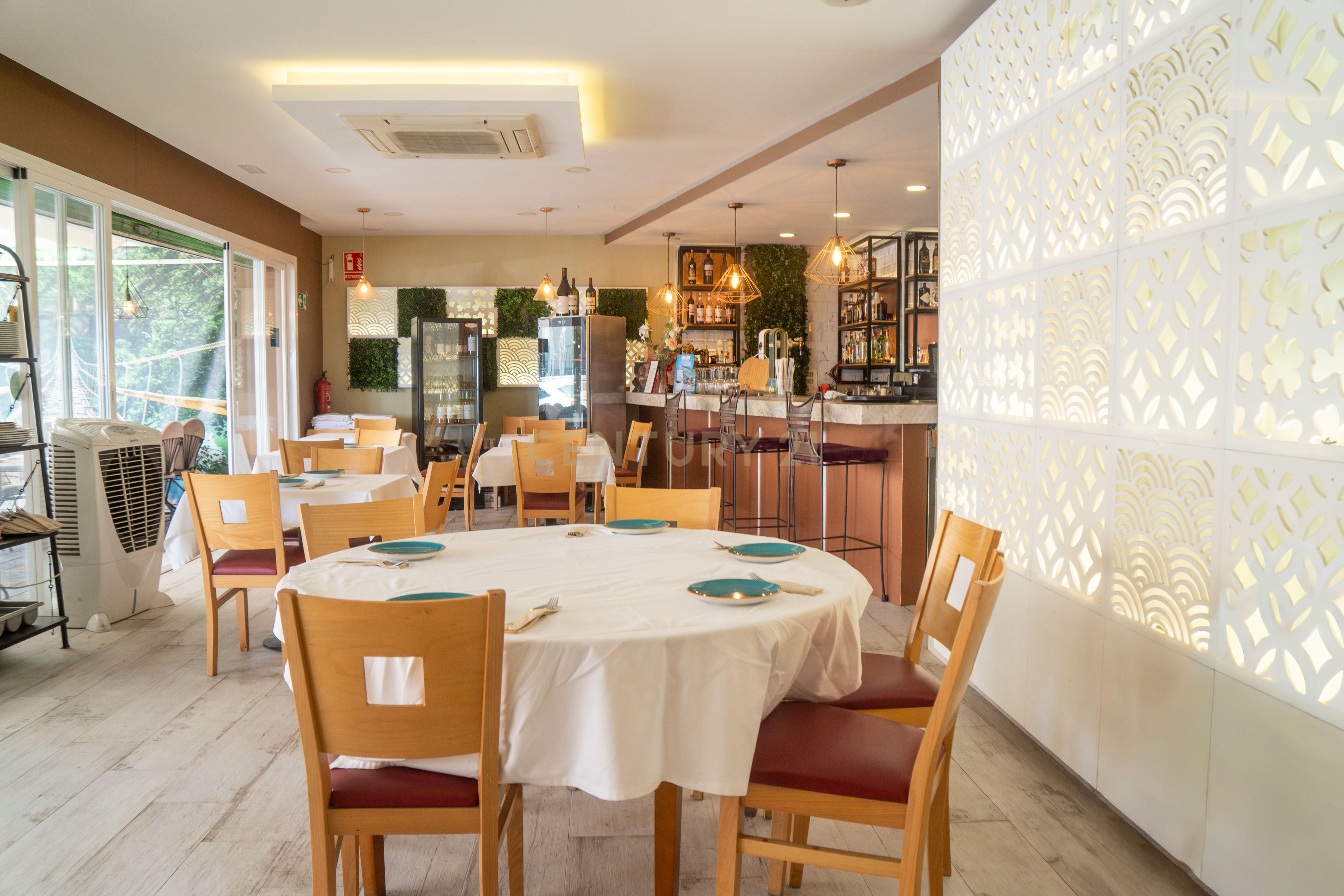 Premises for sale in Fuengirola  with Air Conditioner